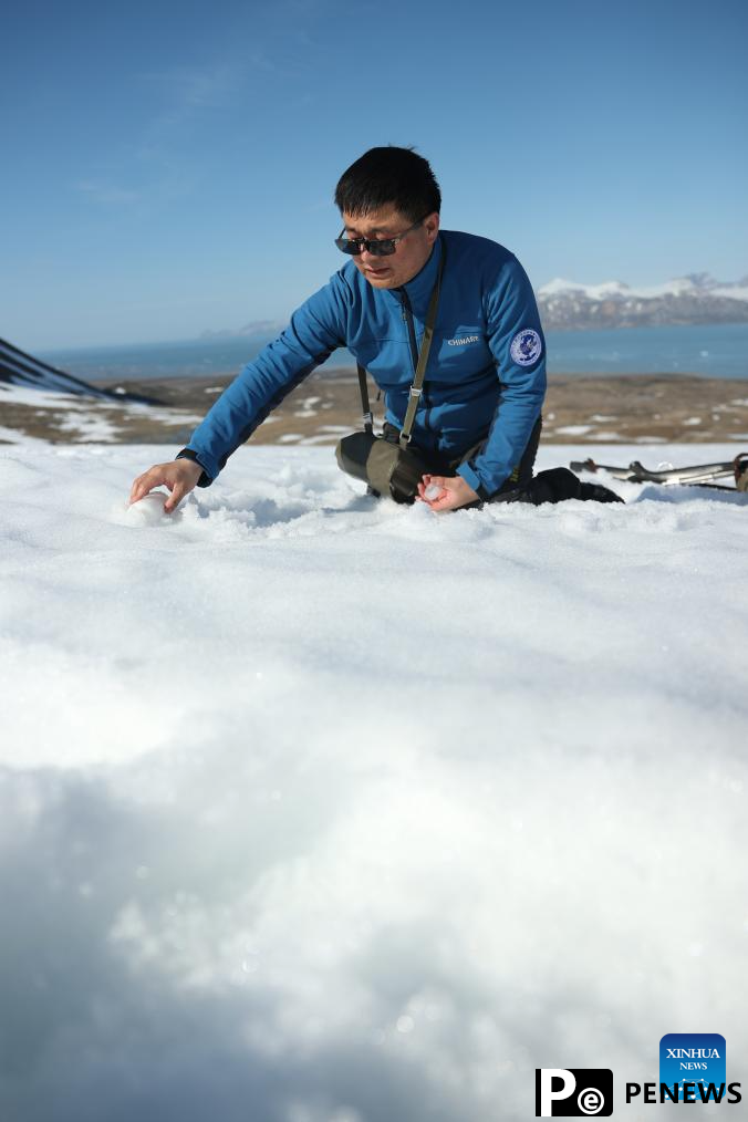 Scientists of Chinese Arctic expedition team conduct research in Norway