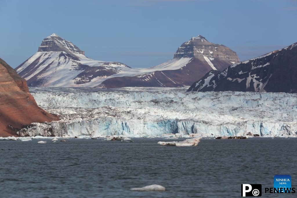 Scientists of Chinese Arctic expedition team conduct research in Norway