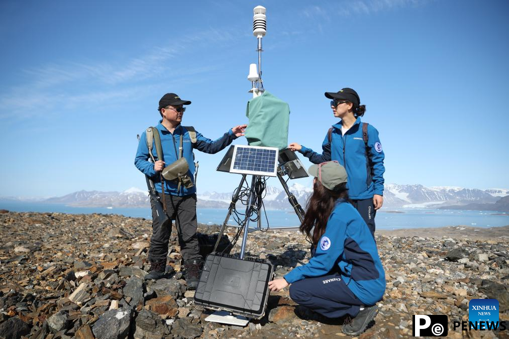 Scientists of Chinese Arctic expedition team conduct research in Norway