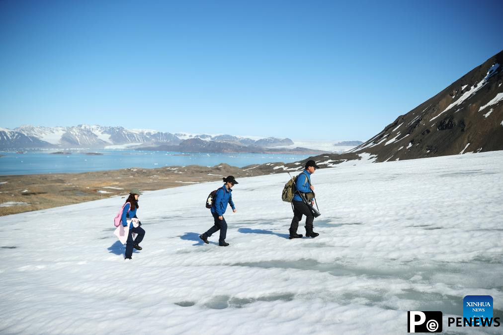 Scientists of Chinese Arctic expedition team conduct research in Norway