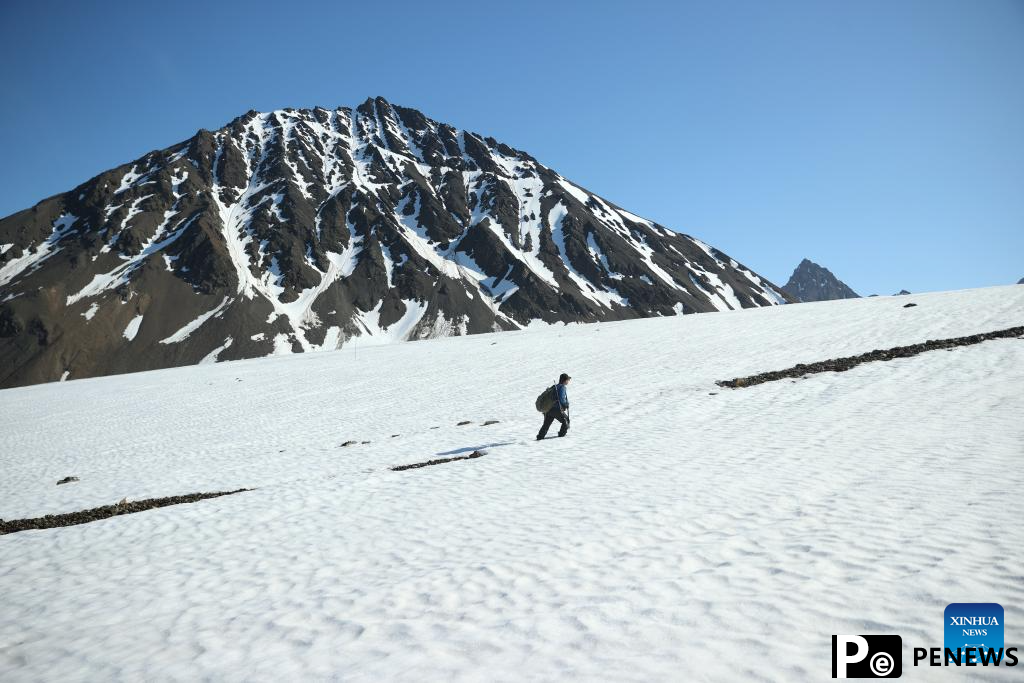 Scientists of Chinese Arctic expedition team conduct research in Norway