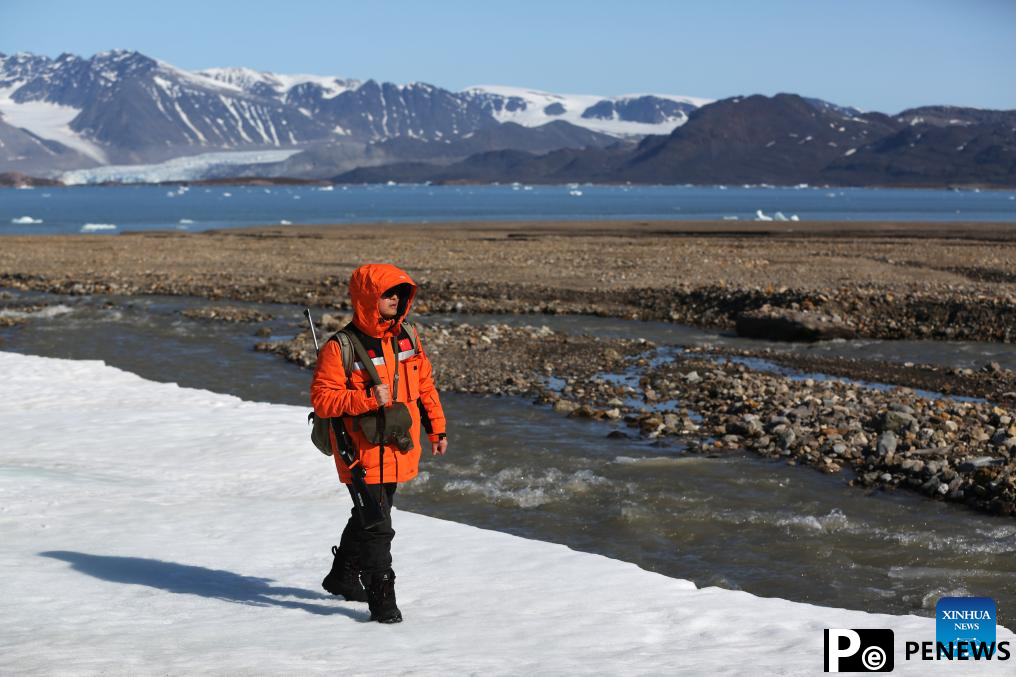 Scientists of Chinese Arctic expedition team conduct research in Norway