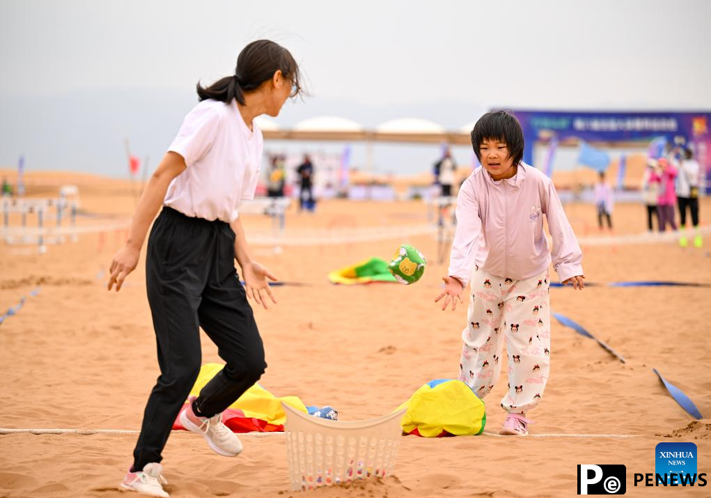 Desert fun games held at Shapotou scenic spot in NW China