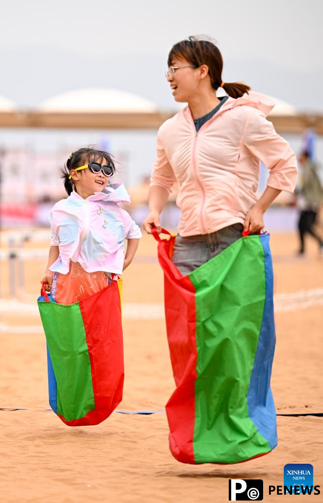 Desert fun games held at Shapotou scenic spot in NW China