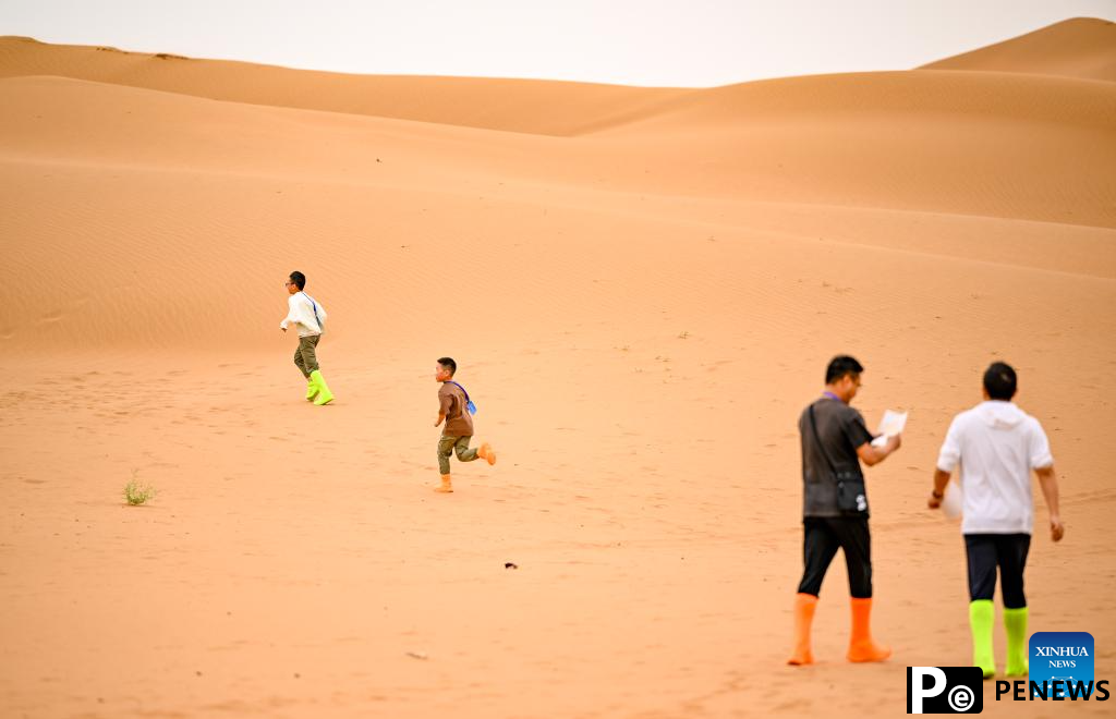 Desert fun games held at Shapotou scenic spot in NW China