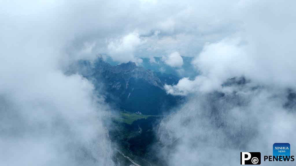 Scenery of Guanggai Mountain in NW China