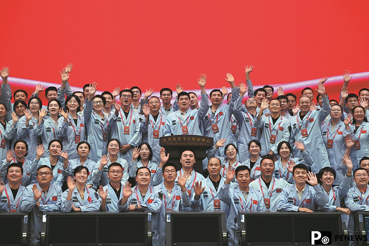 Xi hails success of lunar mission