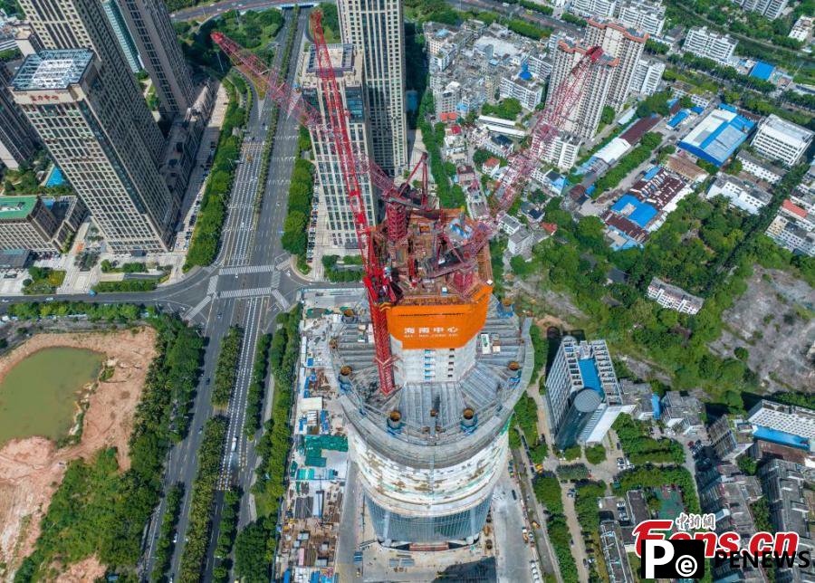Tallest building in Hainan surpasses halfway construction point