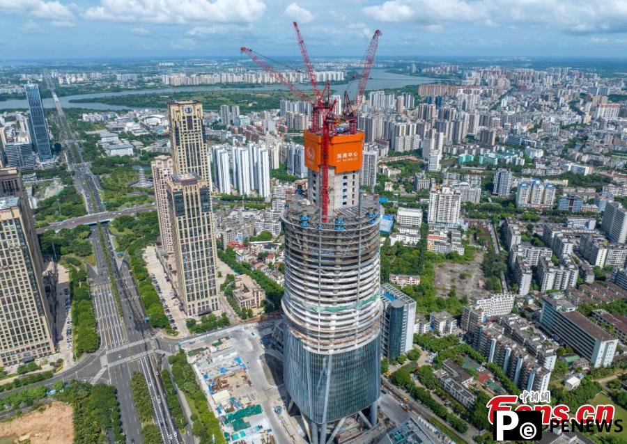 Tallest building in Hainan surpasses halfway construction point