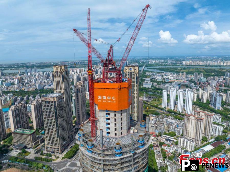 Tallest building in Hainan surpasses halfway construction point