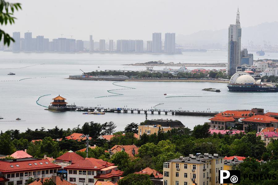 Tourism in Qingdao heats up in hot summer days