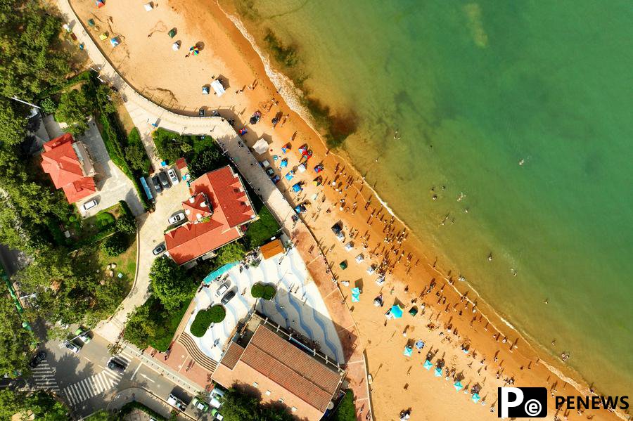 Tourism in Qingdao heats up in hot summer days
