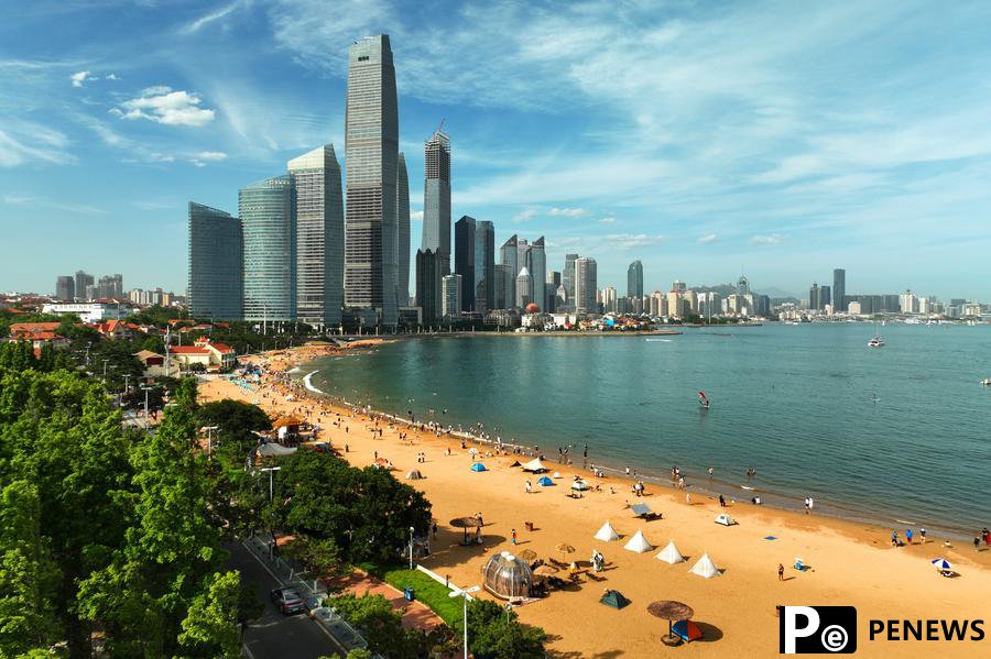 Tourism in Qingdao heats up in hot summer days