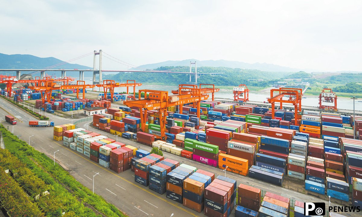 Chongqing becomes a rising logistics hub in western China