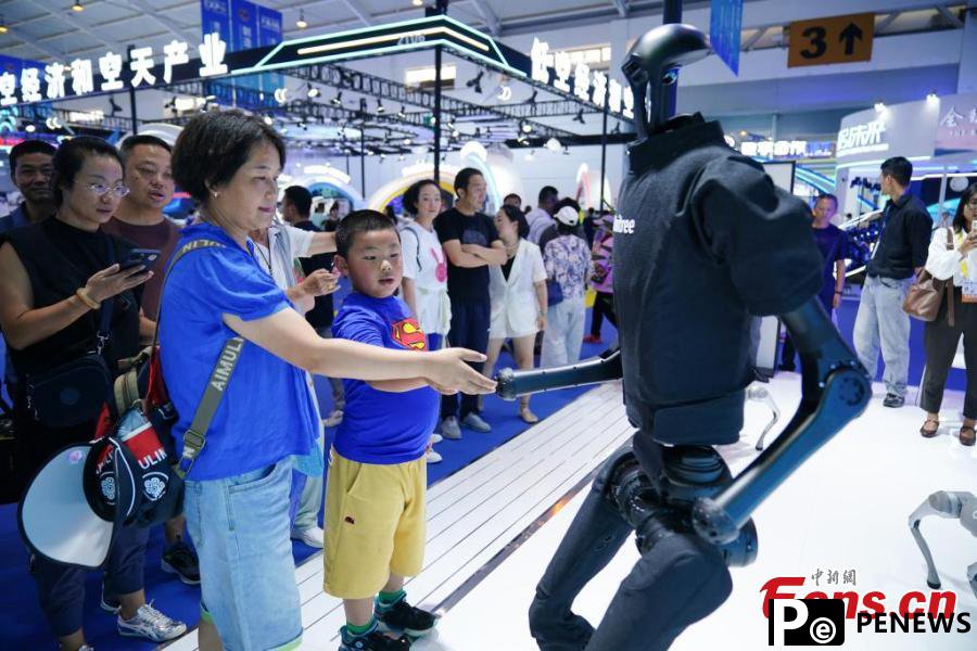 tech products attract visitors to 8th China
