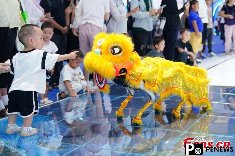 tech products attract visitors to 8th China