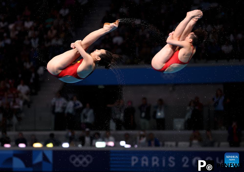 Chinese divers Chen Yiwen and Chang Yani win women