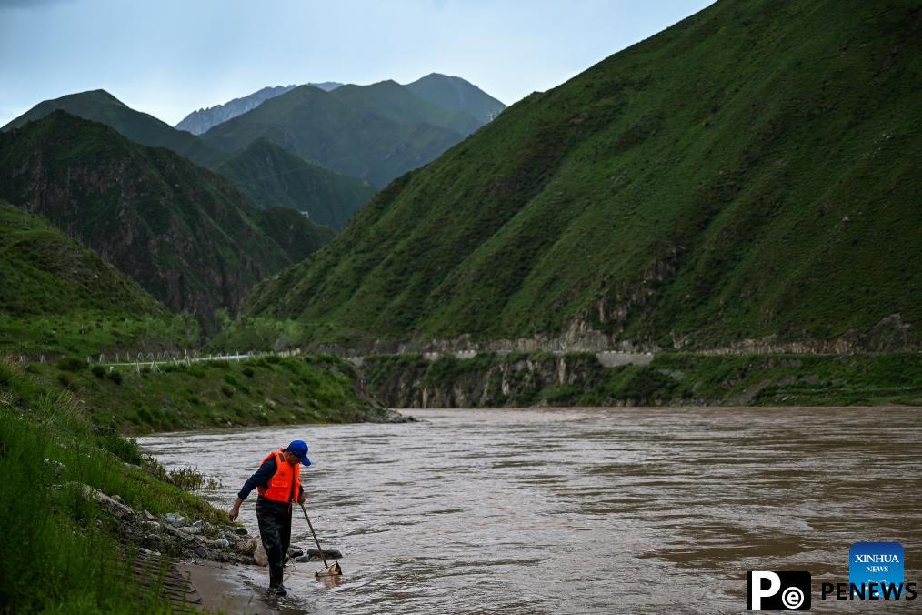 China launches scientific expedition to river headwaters