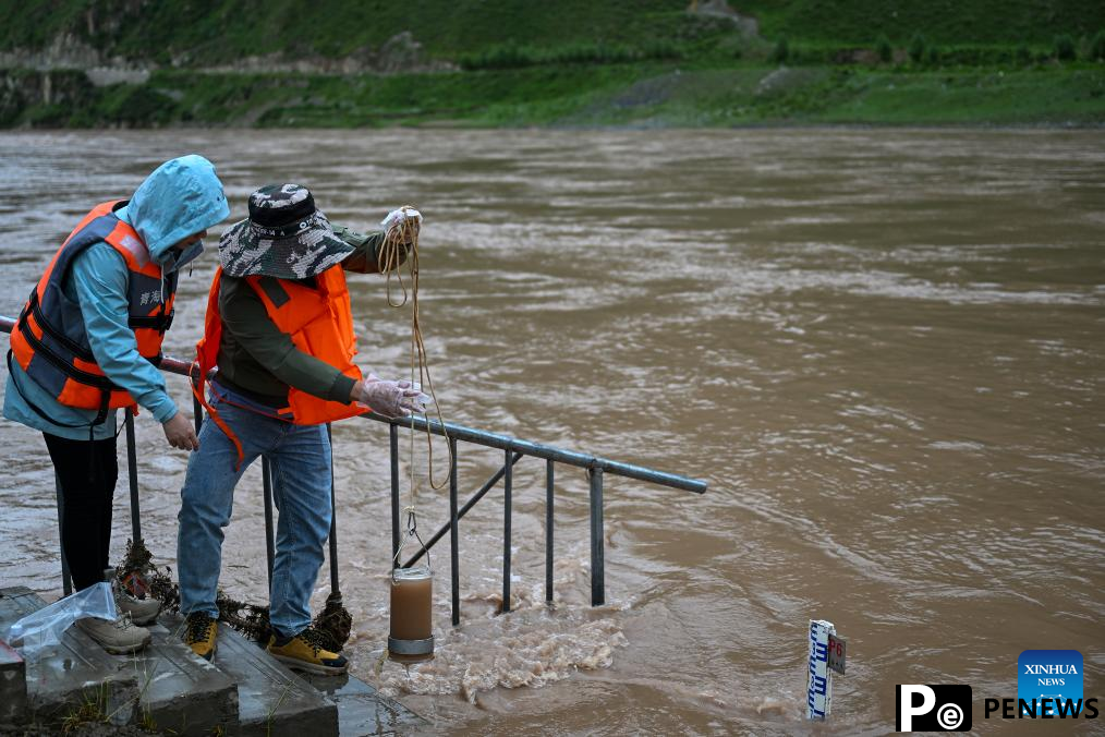 China launches scientific expedition to river headwaters