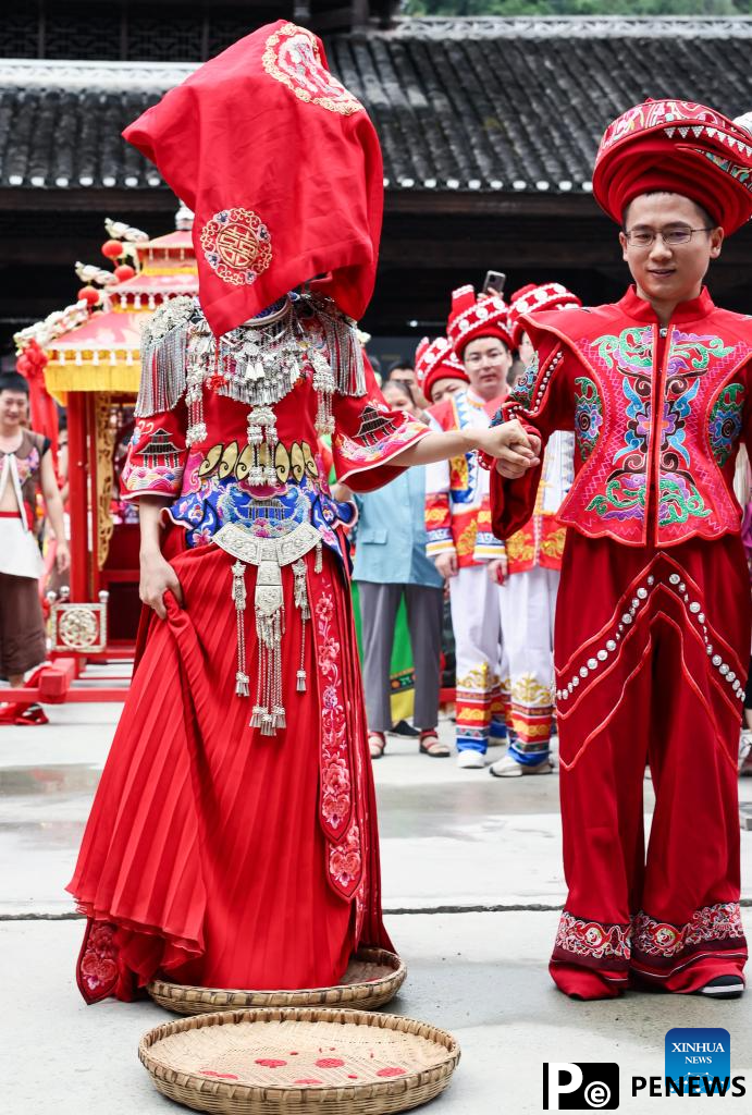 Local authorities in SW China leverage ethnic features to boost summer tourism