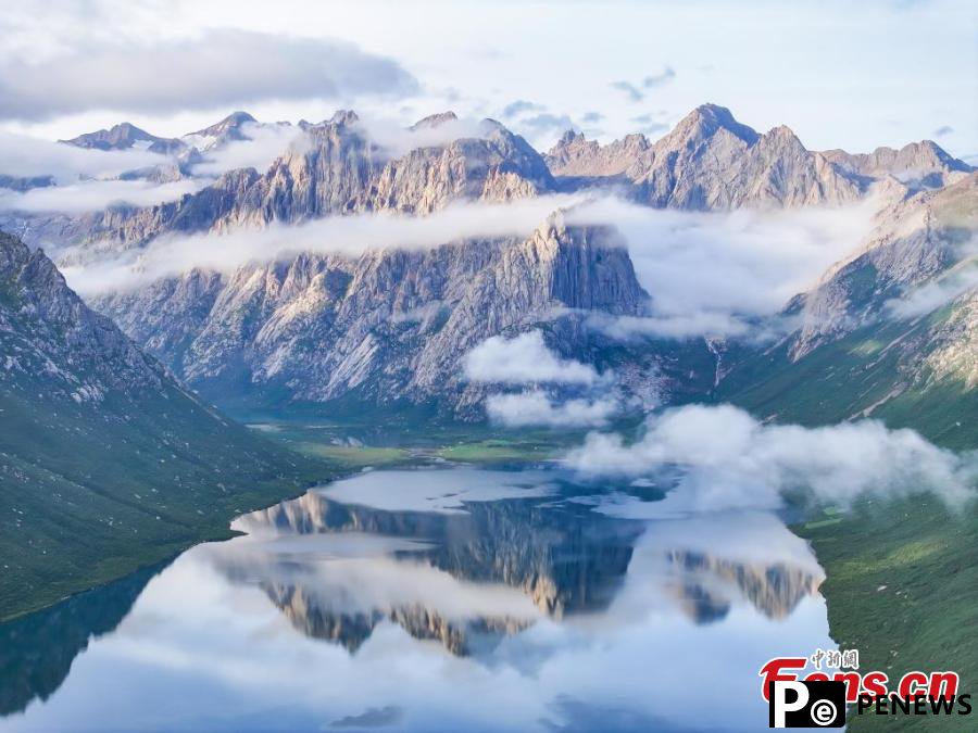 Scenery of Nianbaoyuze Mountain Scenic Resort in Qinghai