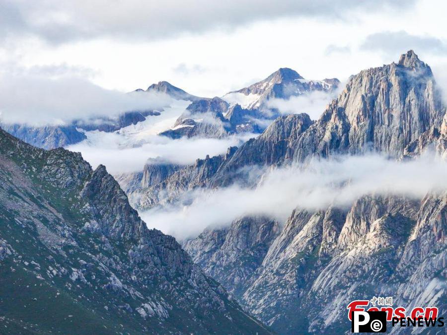 Scenery of Nianbaoyuze Mountain Scenic Resort in Qinghai