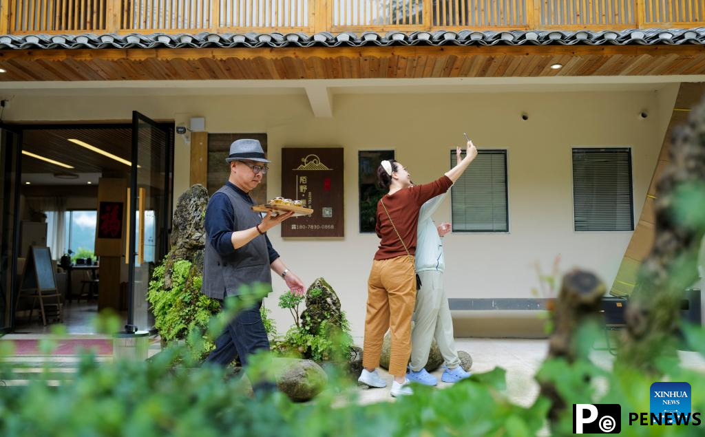 Homestay service burgeons at Dazhai Village in S China