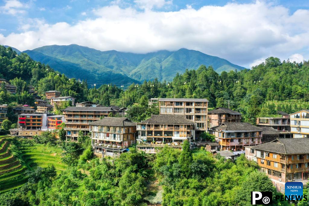Homestay service burgeons at Dazhai Village in S China