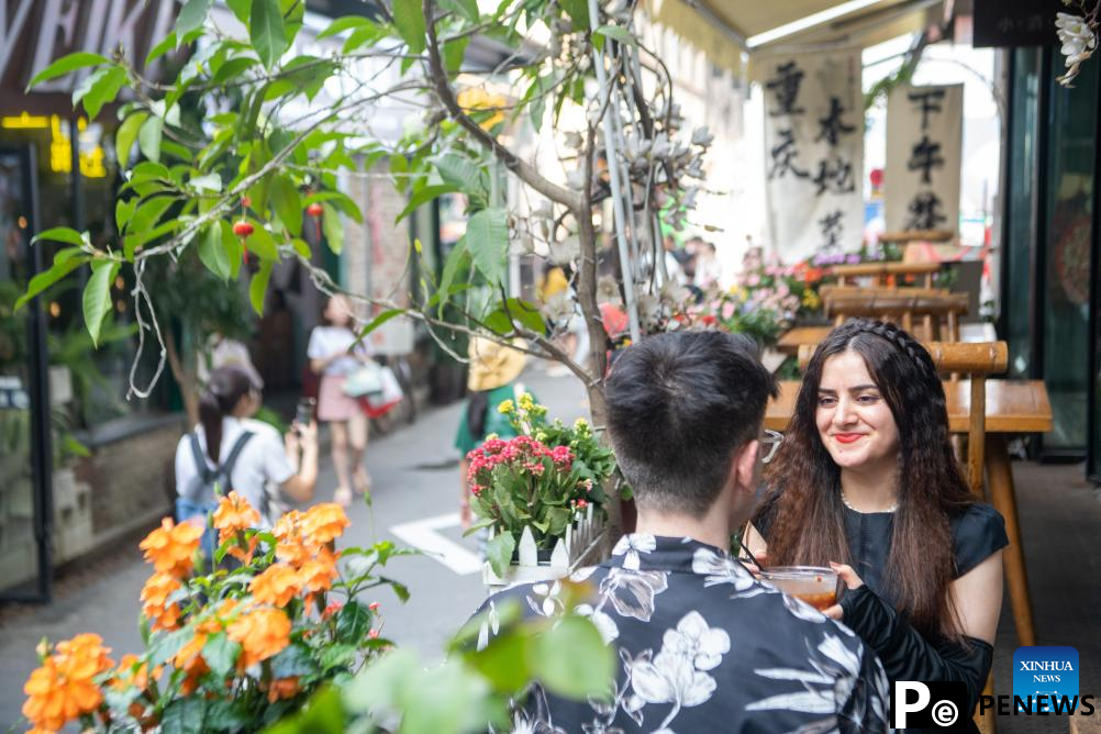 International students enjoy "China Travel" in Chongqing