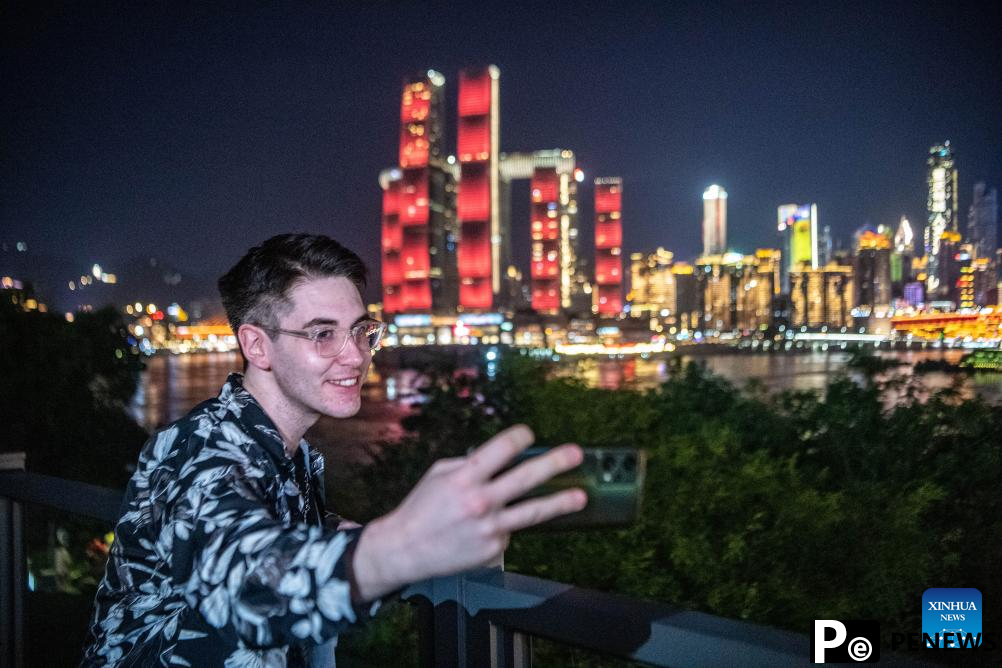International students enjoy "China Travel" in Chongqing