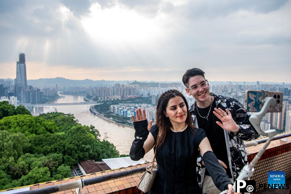 International students enjoy "China Travel" in Chongqing