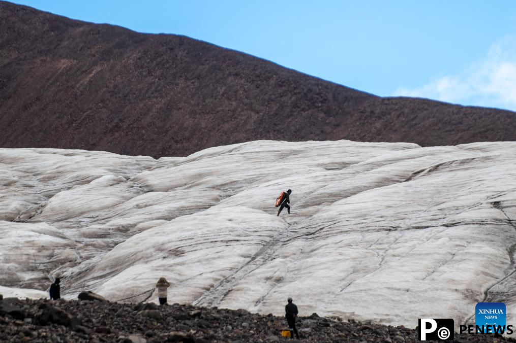 Chinese expedition team braves river headwaters