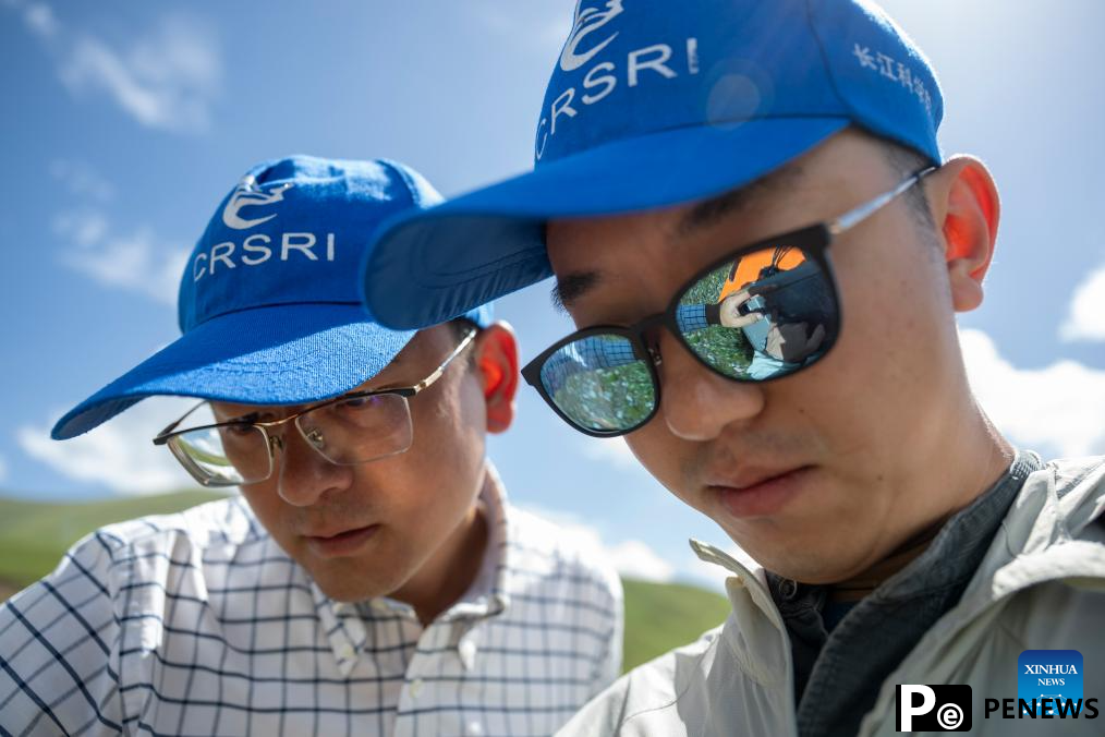 Chinese expedition team braves river headwaters
