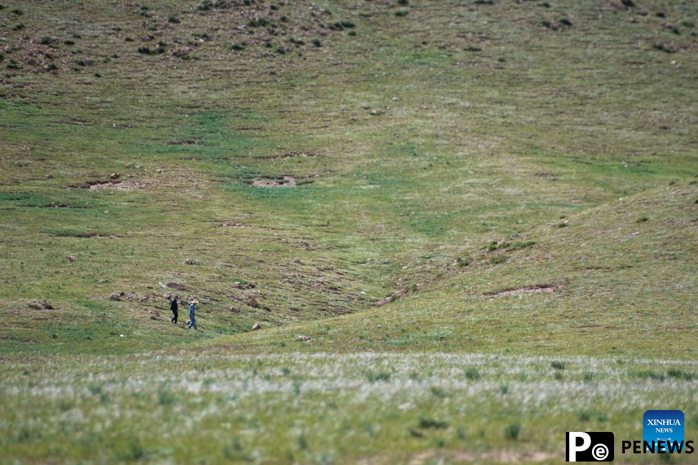 Chinese expedition team braves river headwaters
