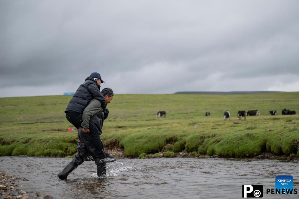 Chinese expedition team braves river headwaters