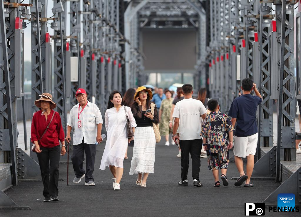 Tourism service resumes in Dandong, China