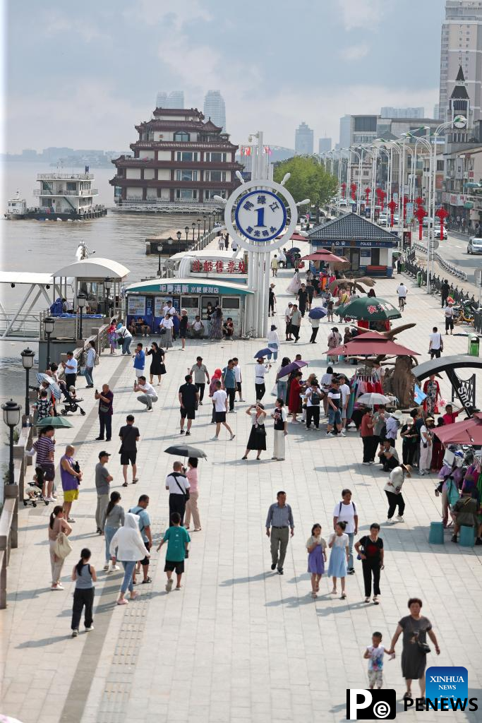 Tourism service resumes in Dandong, China