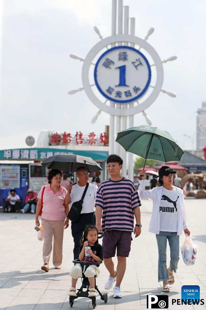 Tourism service resumes in Dandong, China