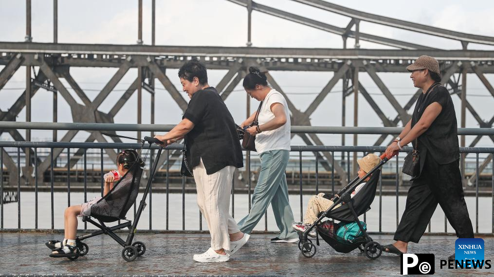 Tourism service resumes in Dandong, China