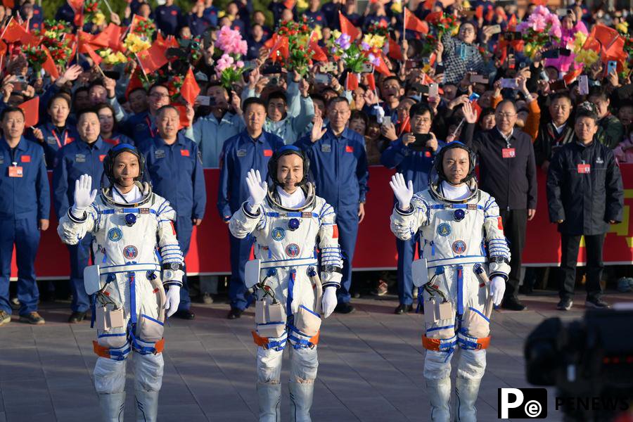 17 mission astronauts with medals