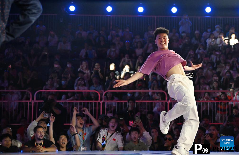 Pic story: French coach leads Chinese breakdancers to Olympic stage