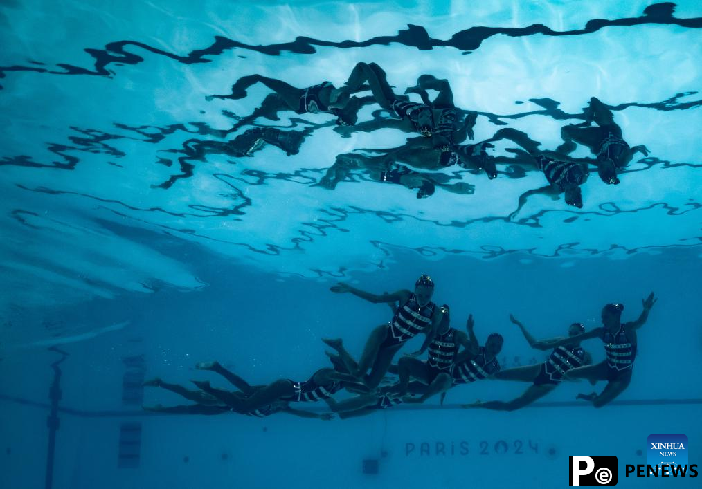 China leads team acrobatic as artistic swimming starts