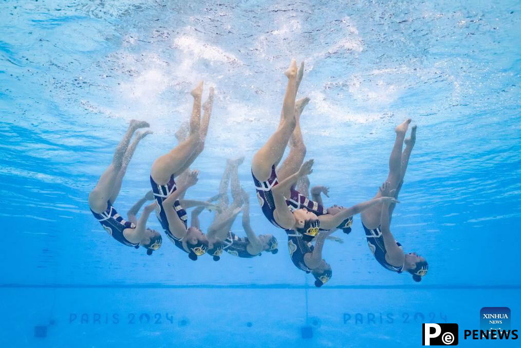 China leads team acrobatic as artistic swimming starts
