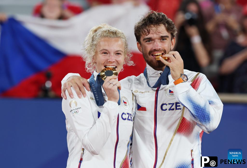Tennis: China narrowly miss mixed doubles gold, Alcaraz, Djokovic set for final