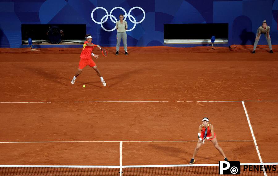 Chinese shuttlers dominate mixed doubles, hosts