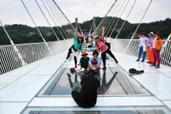 Central Chinese resort city sees record high inbound, outbound visitors