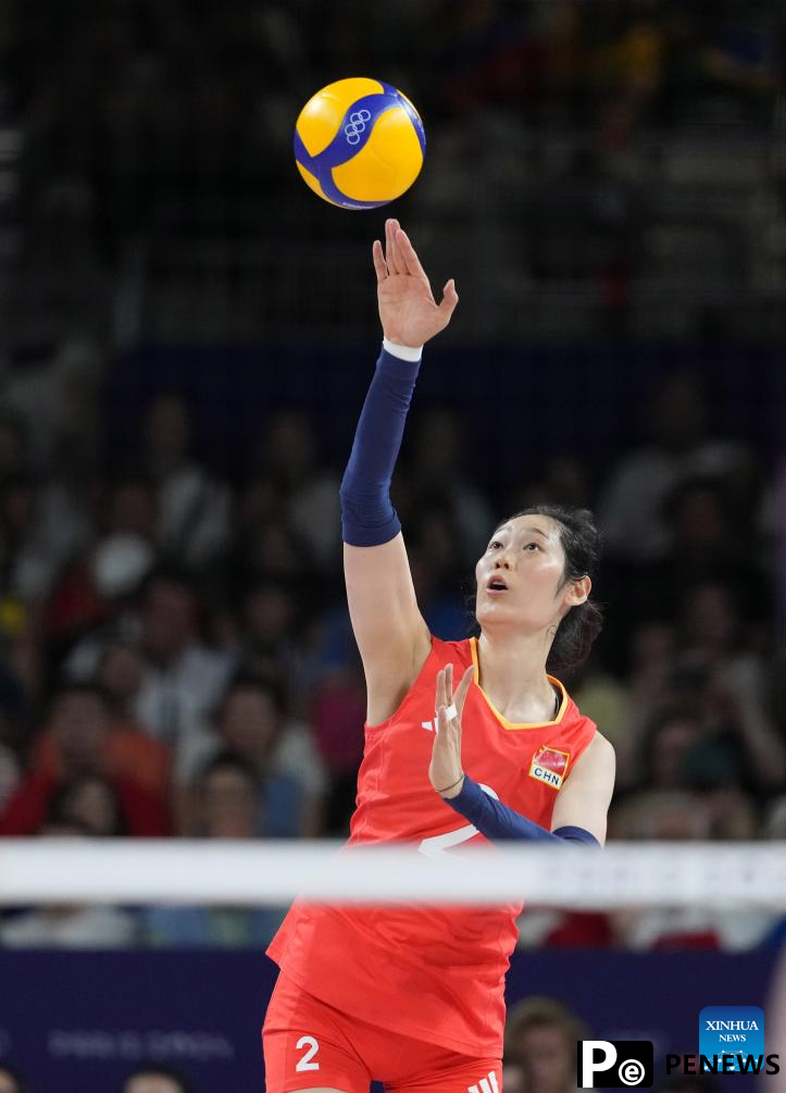 Chinese athletes compete during women