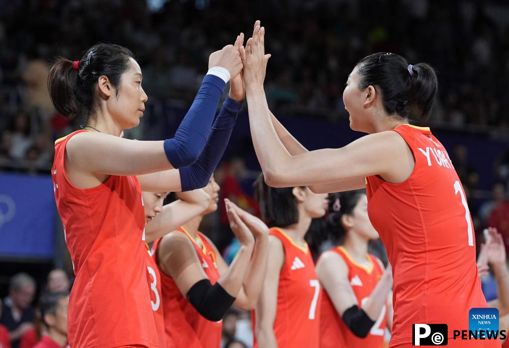 Chinese athletes compete during women