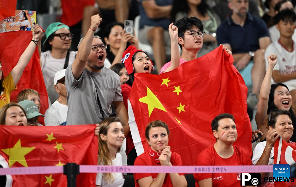 Chinese athletes compete during women