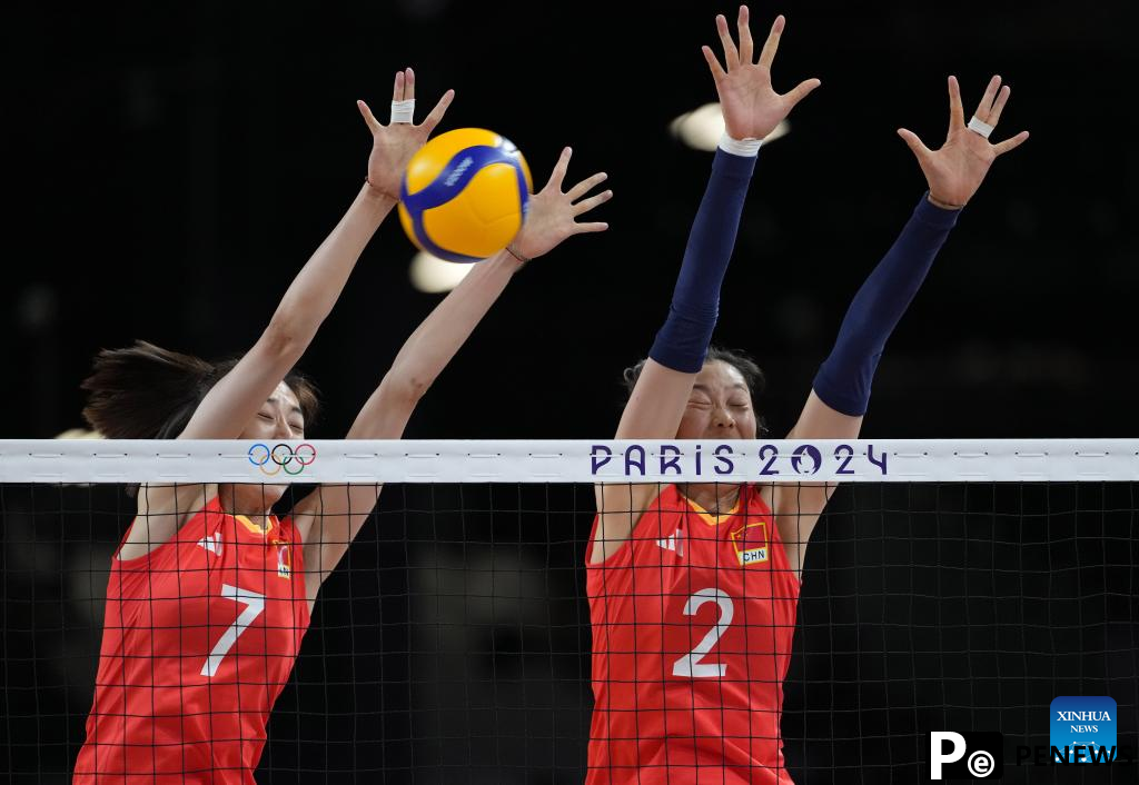 Chinese athletes compete during women